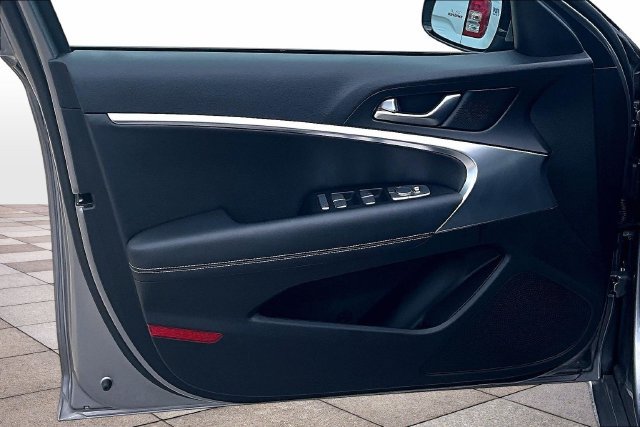 Used 2025 Genesis G70 2.5T RWD image 25