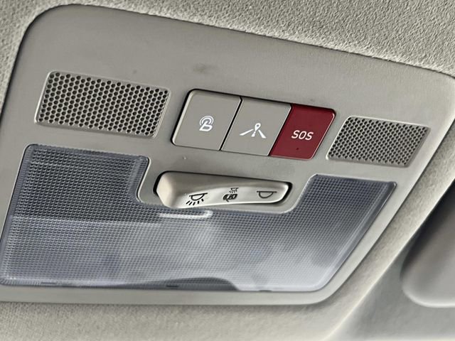 Used 2022 Hyundai Venue Limited image 29