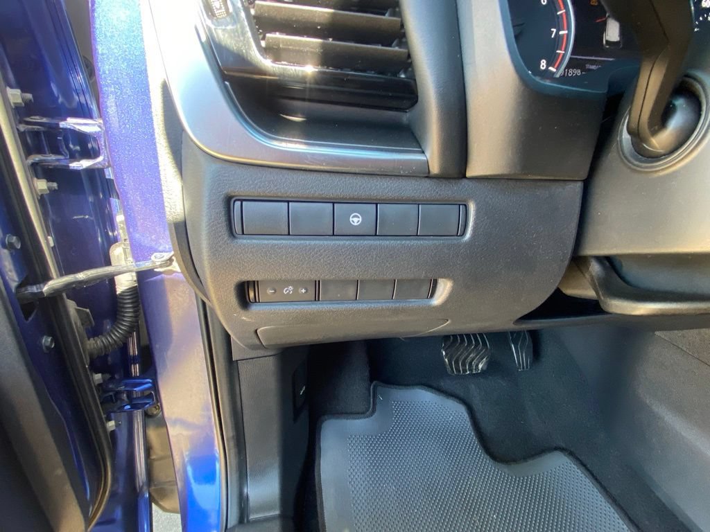 Used 2021 Nissan Rogue SV FWD image 12