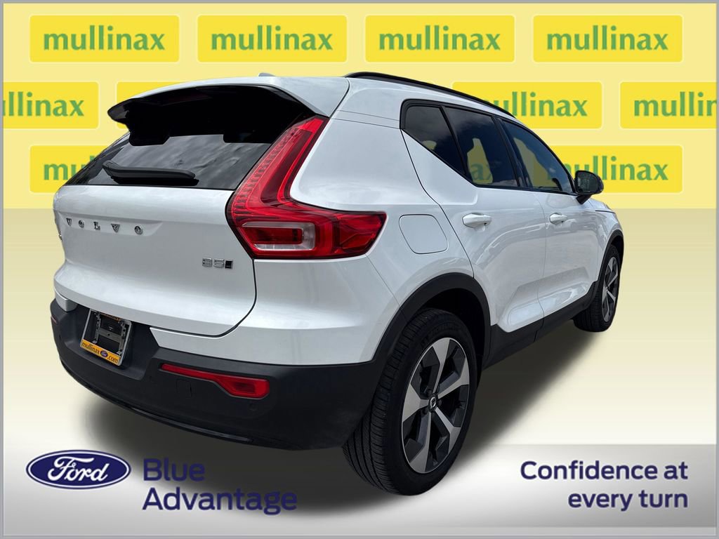 Used 2024 Volvo XC40 B5 Core image 3