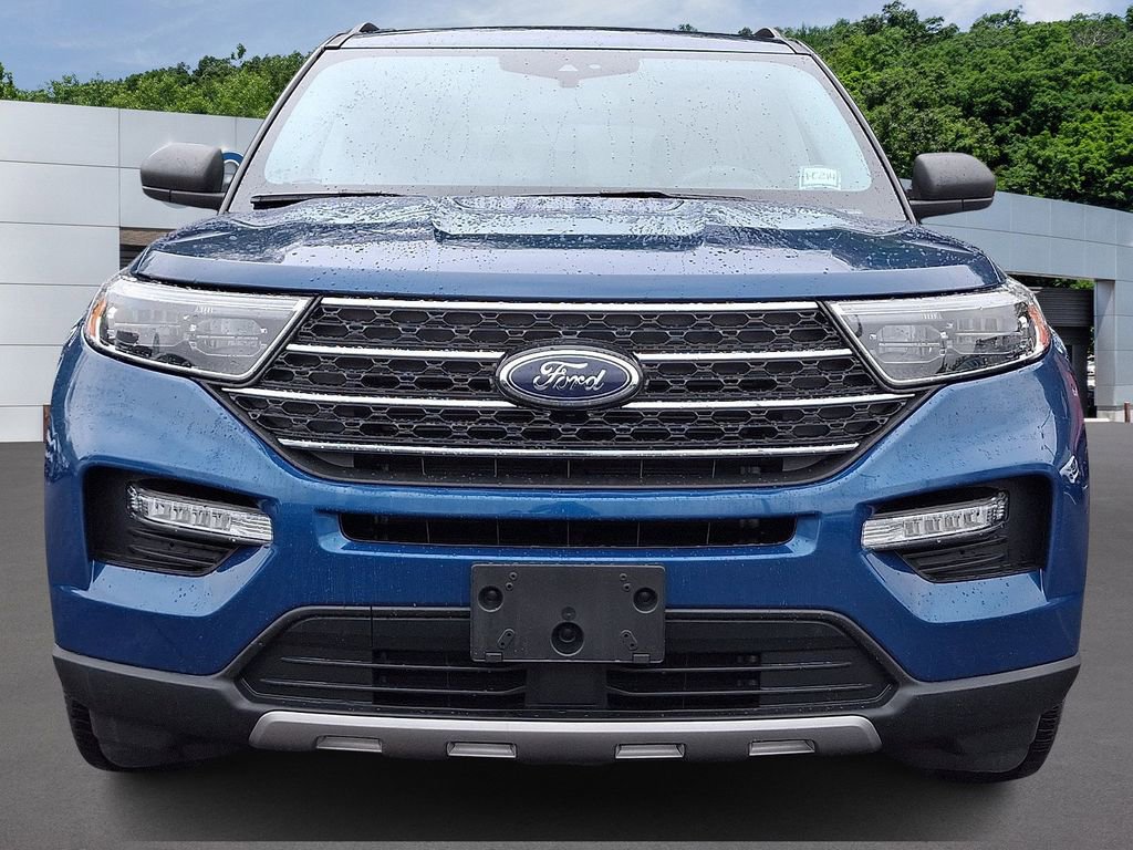 Certified 2022 Ford Explorer XLT w/ Equipment Group 202A AWD/4WD image 2