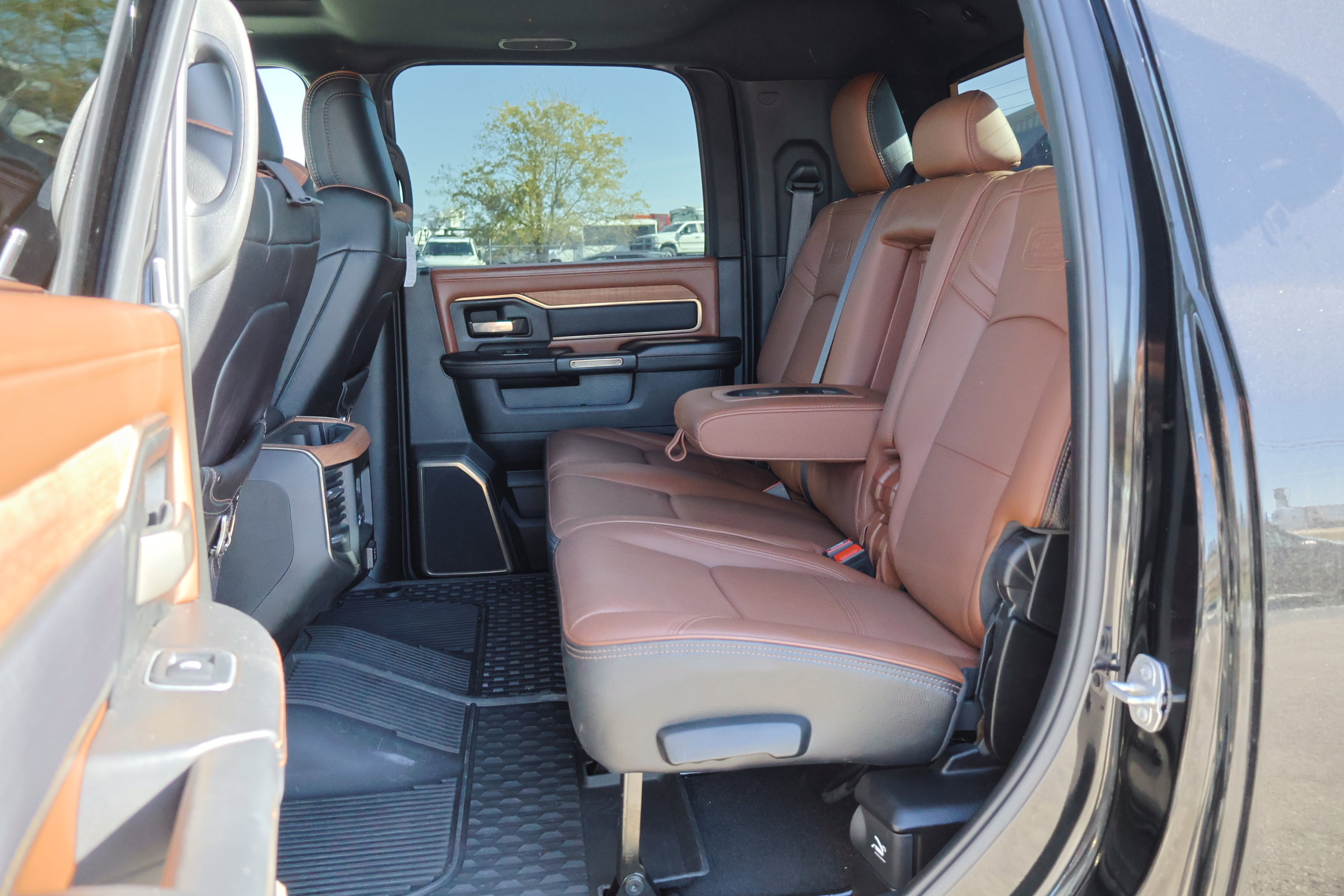 Used 2024 RAM 2500 Limited w/ Towing Technology Group image 24