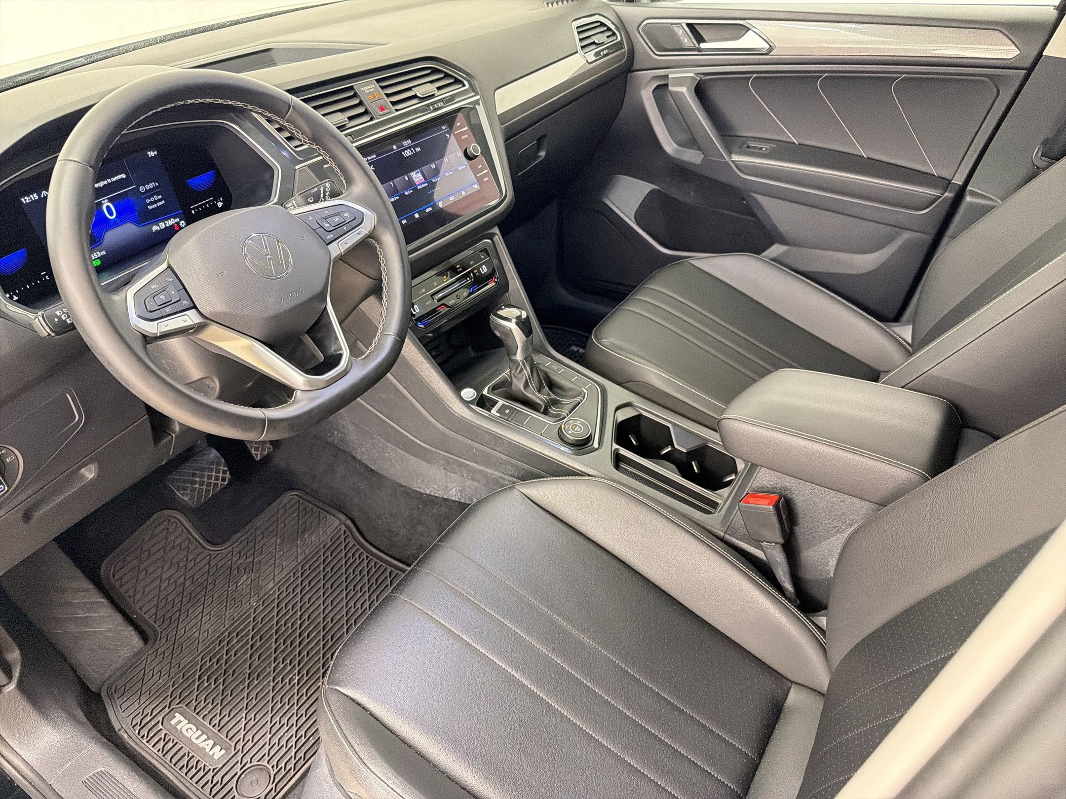 Used 2022 Volkswagen Tiguan SE w/ Panoramic Sunroof Package image 4