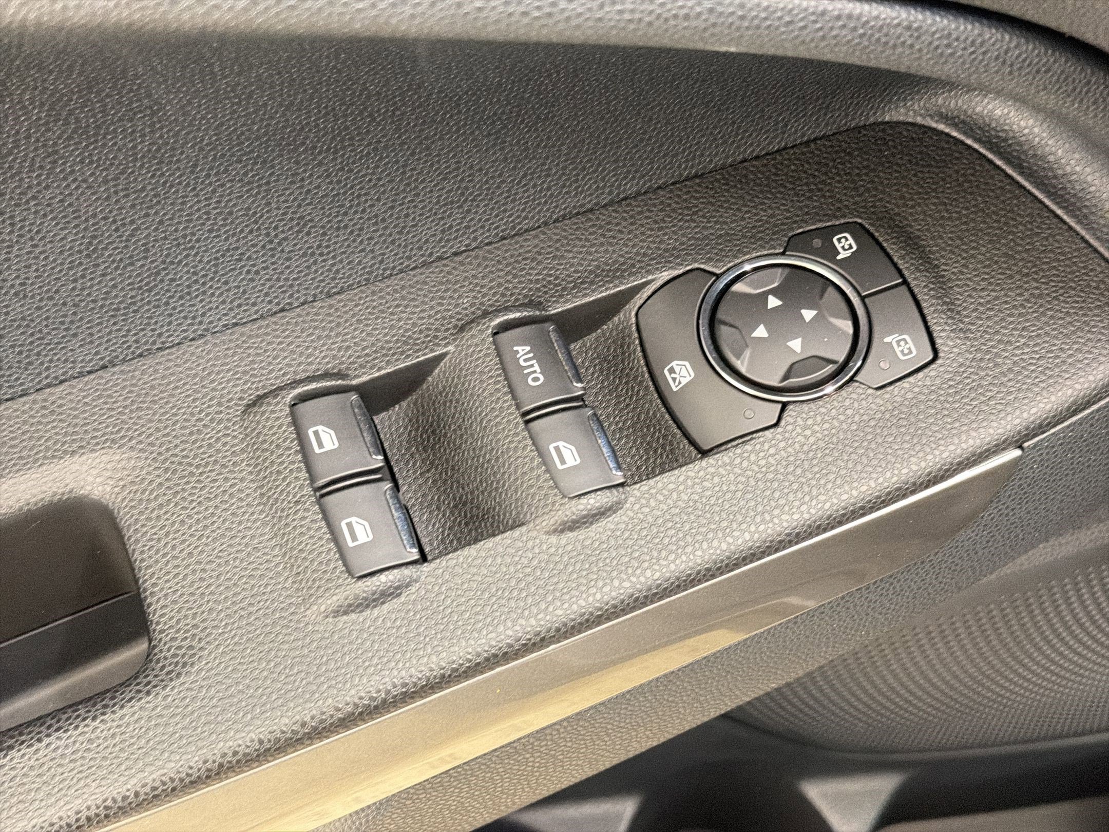 Certified 2018 Ford EcoSport SE FWD image 20