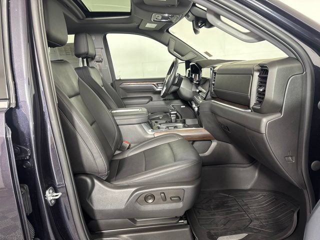 Used 2022 GMC Sierra 1500 SLT w/ SLT Premium Plus Package AWD/4WD image 3