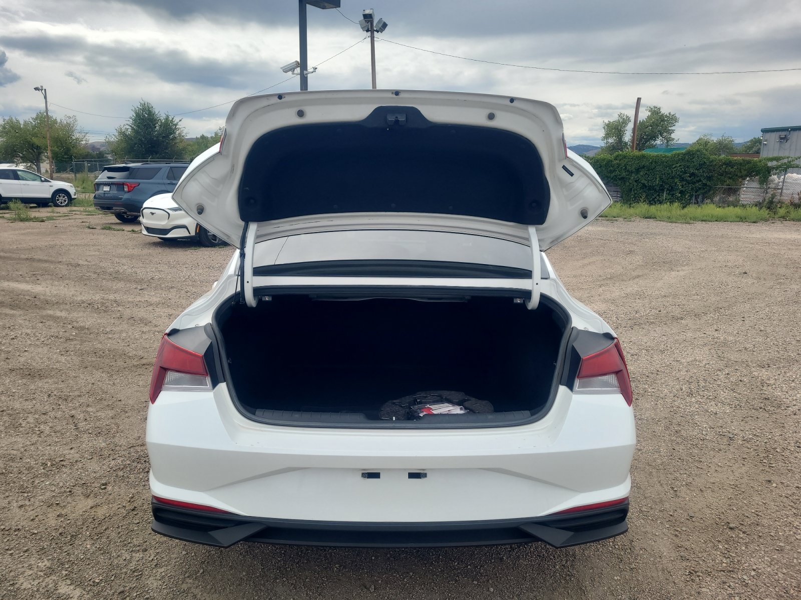 Used 2022 Hyundai Elantra SE FWD image 32