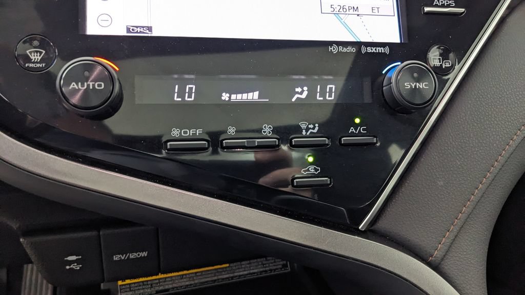 Used 2018 Toyota Camry XLE FWD image 28