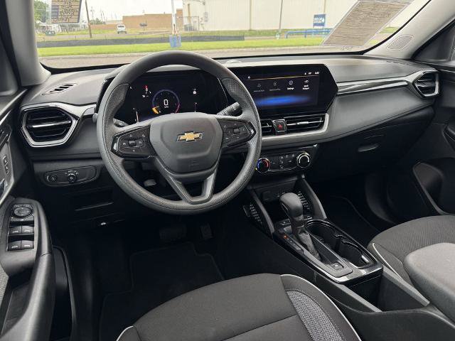 Used 2025 Chevrolet TrailBlazer LT AWD/4WD image 16