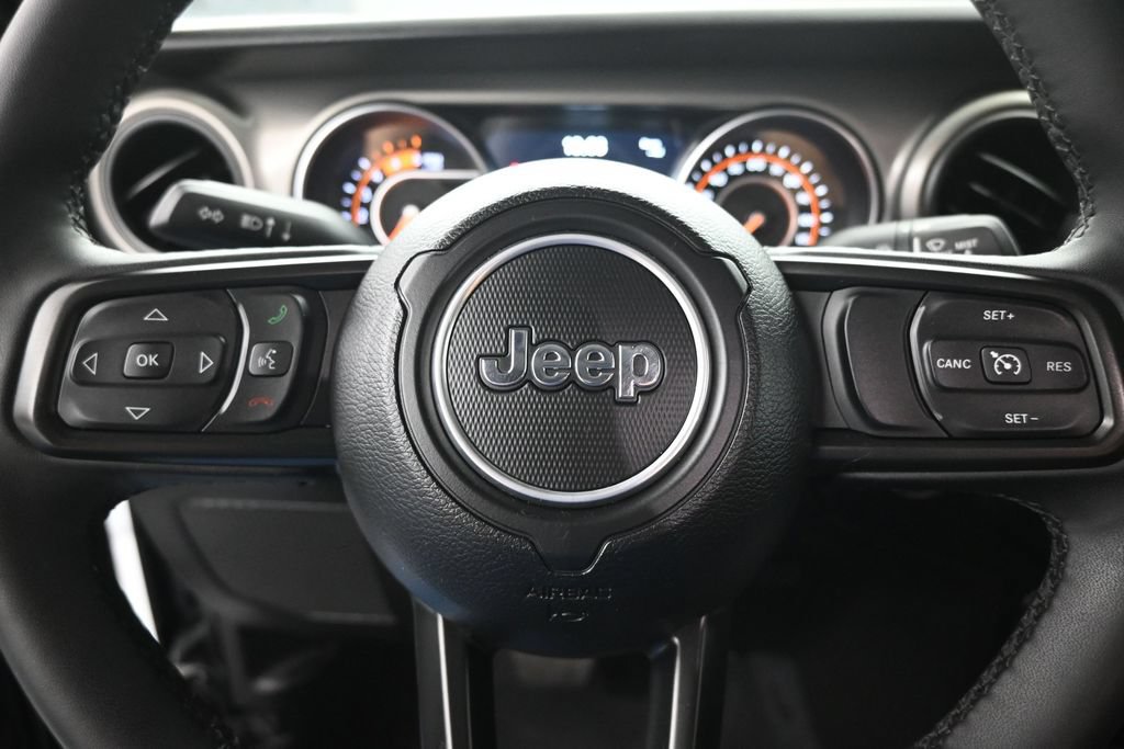 Used 2023 Jeep Gladiator Sport AWD/4WD image 11