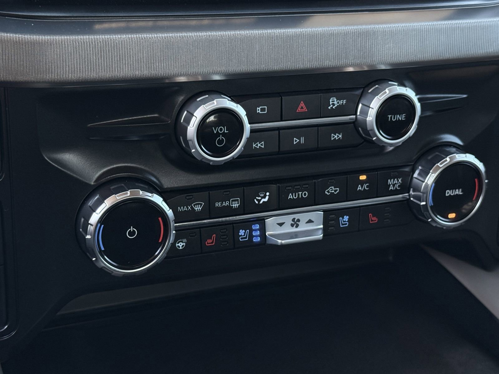 Certified 2025 Ford F350 Platinum w/ Platinum Plus Package image 19