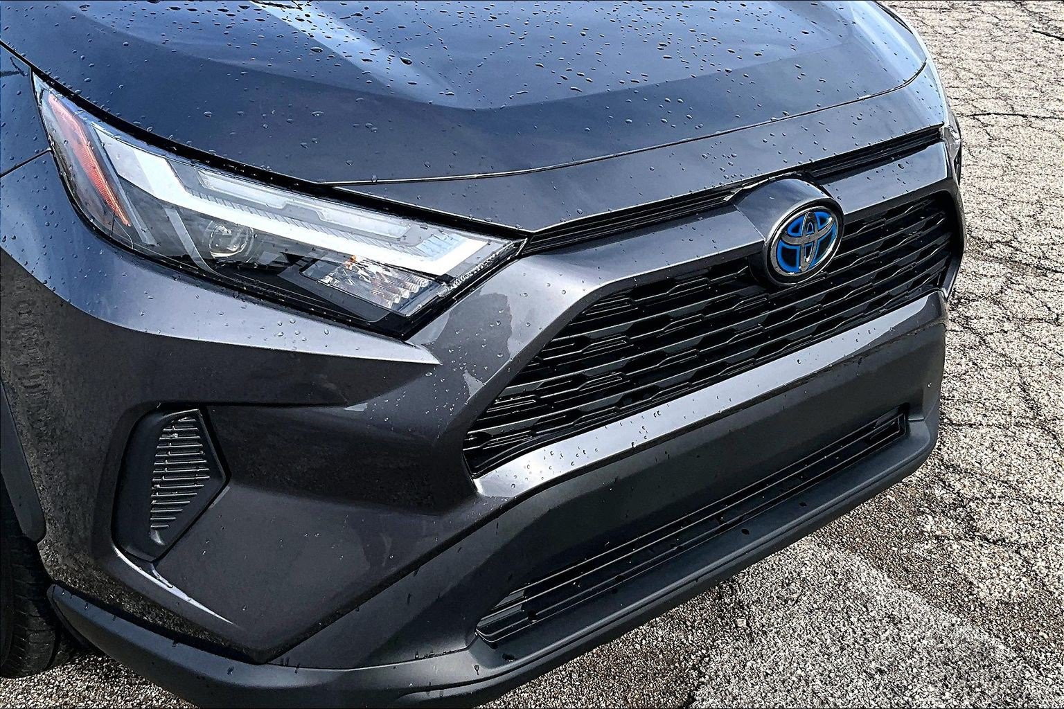 Used 2024 Toyota RAV4 LE AWD/4WD image 30