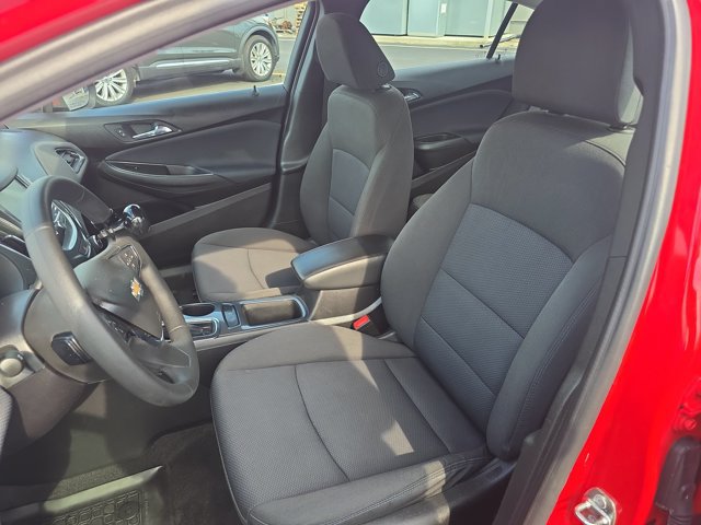Used 2018 Chevrolet Cruze LT w/ Convenience Package FWD image 11