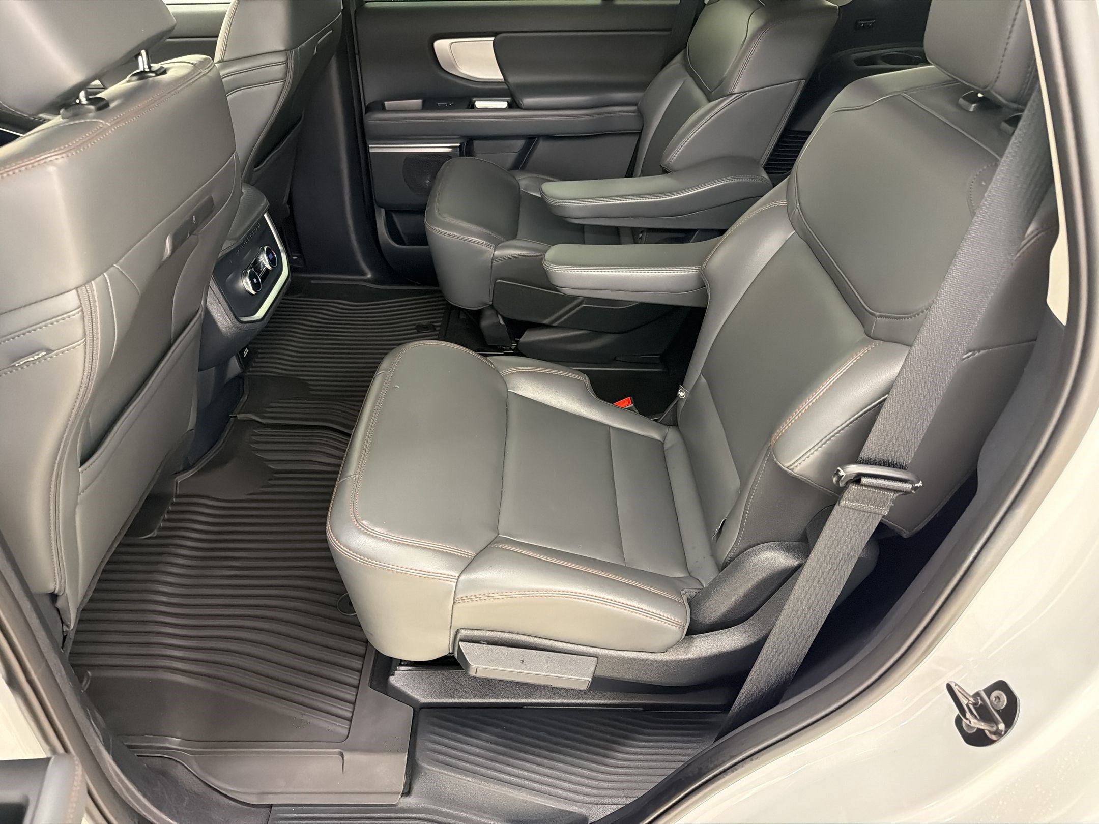Certified 2025 Ford Expedition Active AWD/4WD image 24