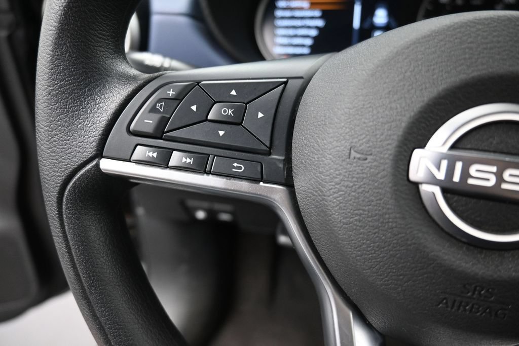 Used 2023 Nissan Versa SV FWD image 4