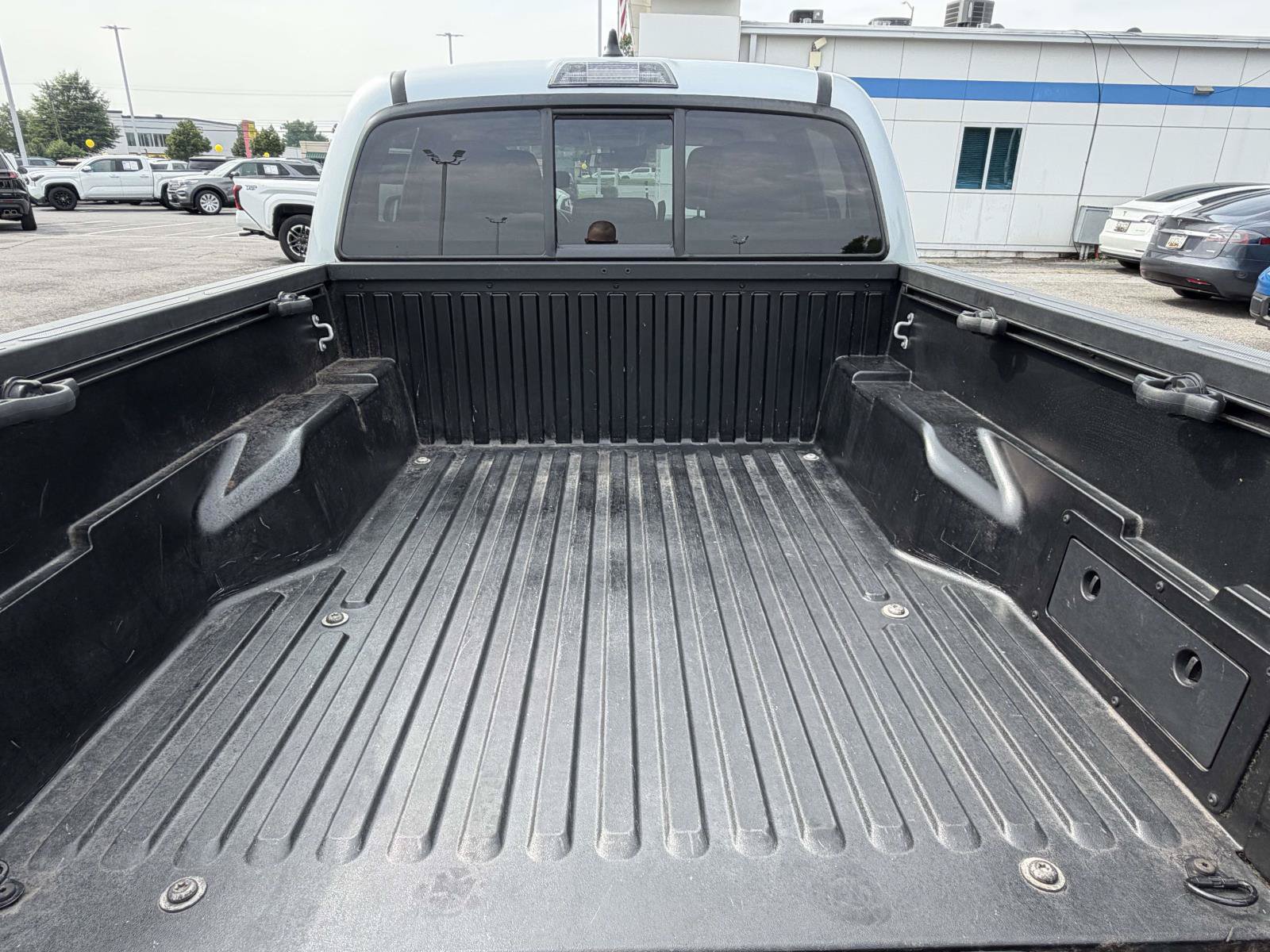 Used 2023 Toyota Tacoma SR AWD/4WD image 31