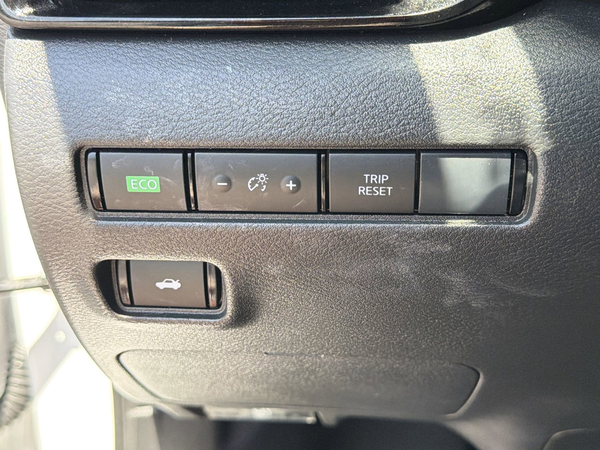 Used 2025 Nissan Sentra SR FWD image 17