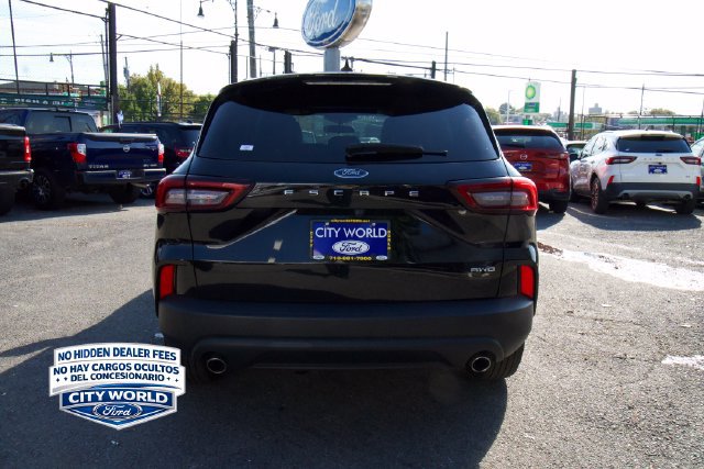 Certified 2025 Ford Escape ST-Line Select AWD/4WD image 5