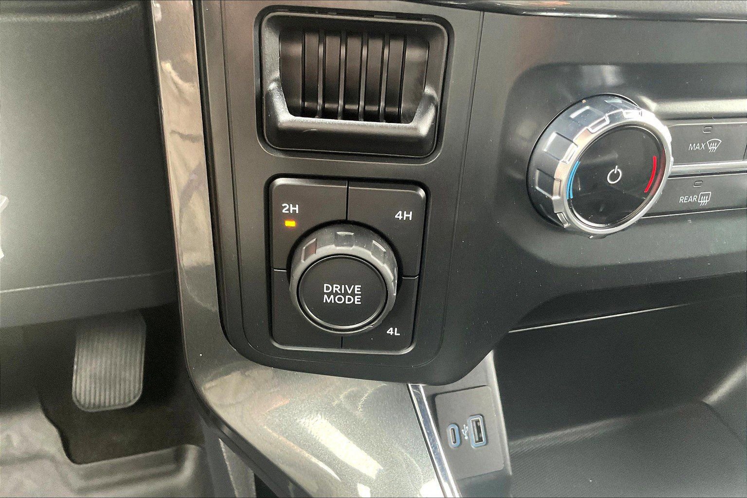 Certified 2022 Ford F150 XLT w/ Equipment Group 301A Mid image 32