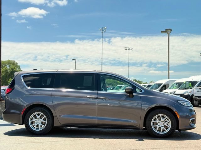 Used 2023 Chrysler Pacifica Touring-L FWD image 37
