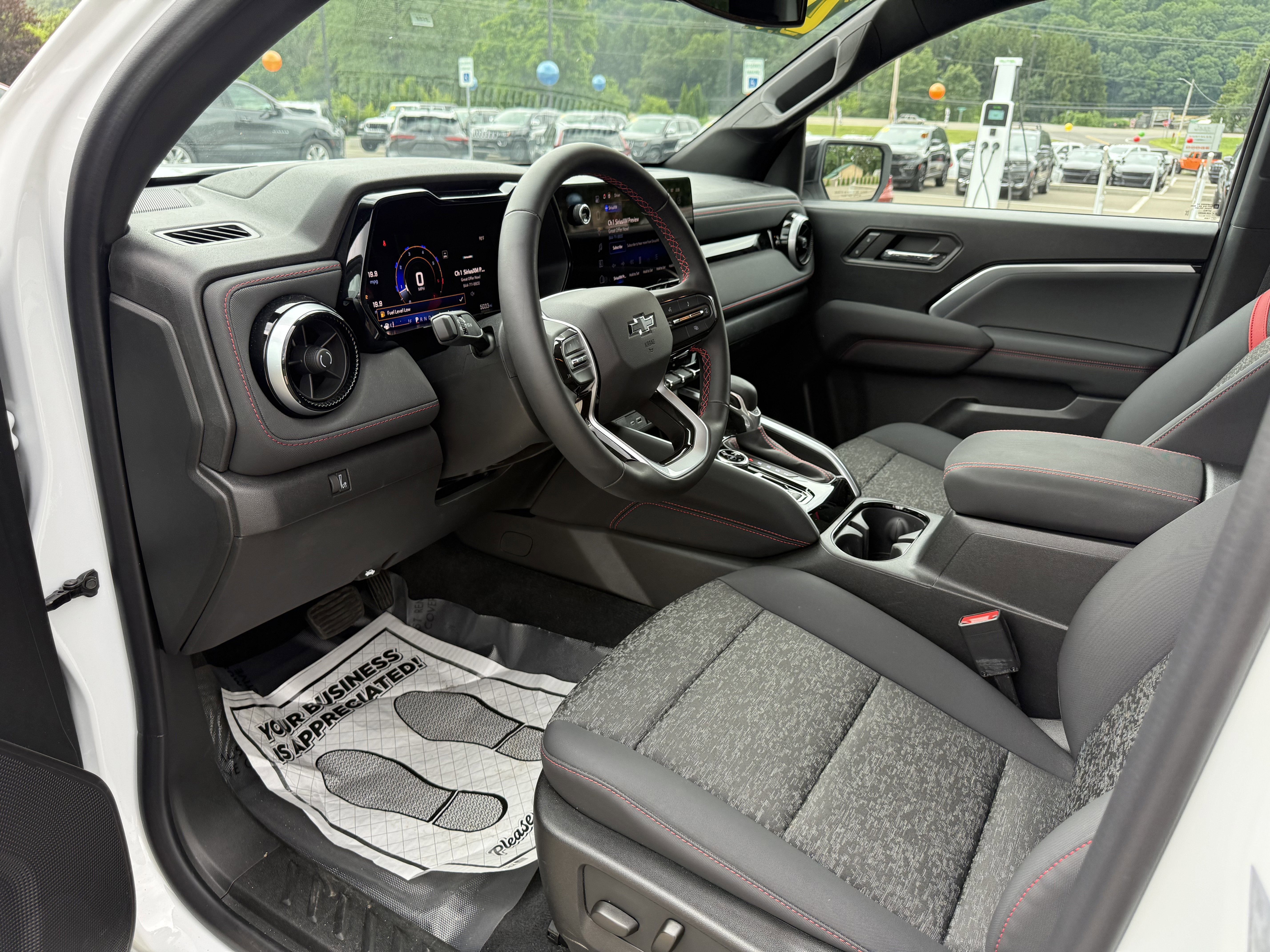 Used 2024 Chevrolet Colorado Z71 w/ Z71 Convenience Package 2 image 8