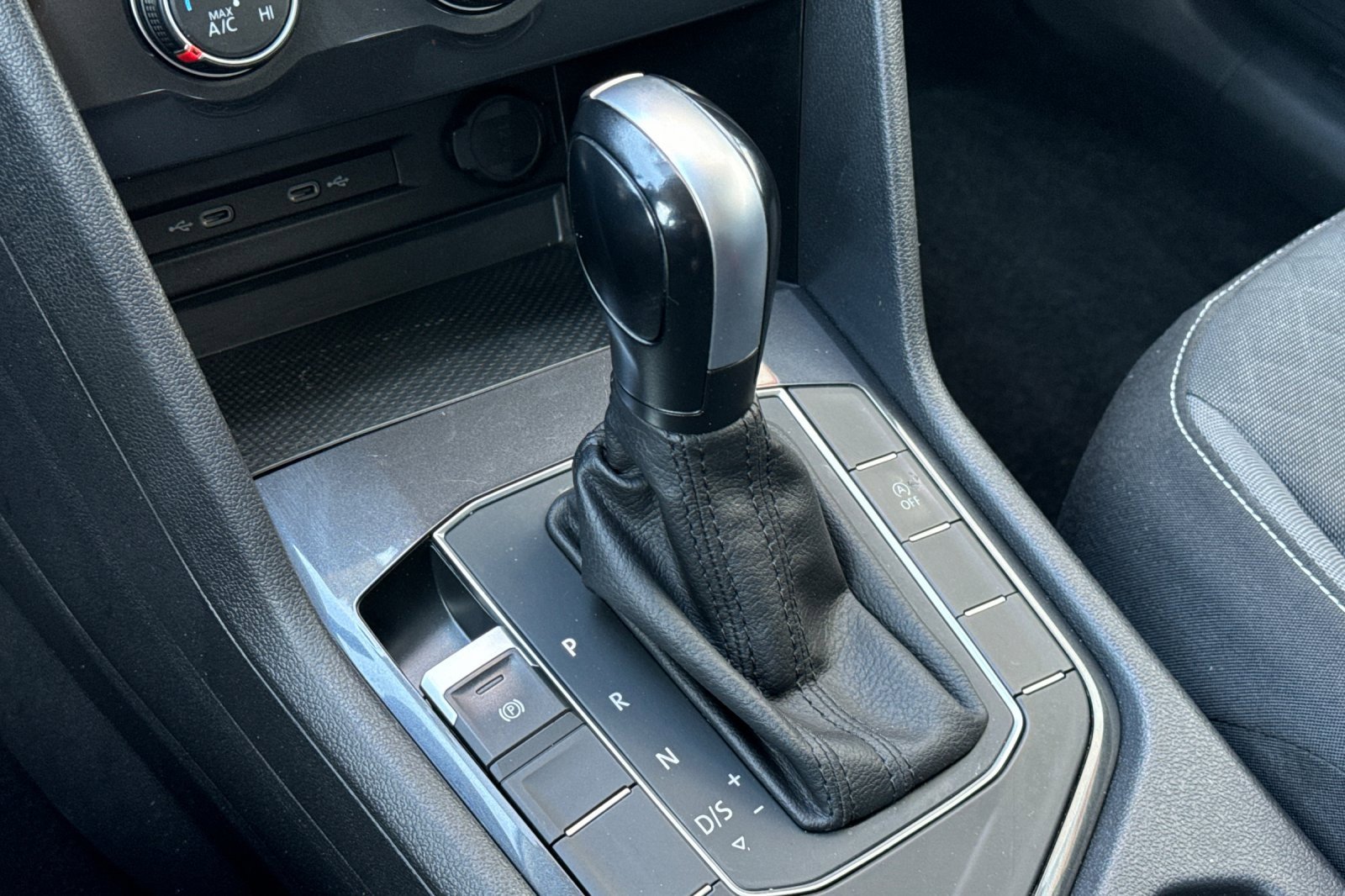 Used 2021 Volkswagen Tiguan S image 23