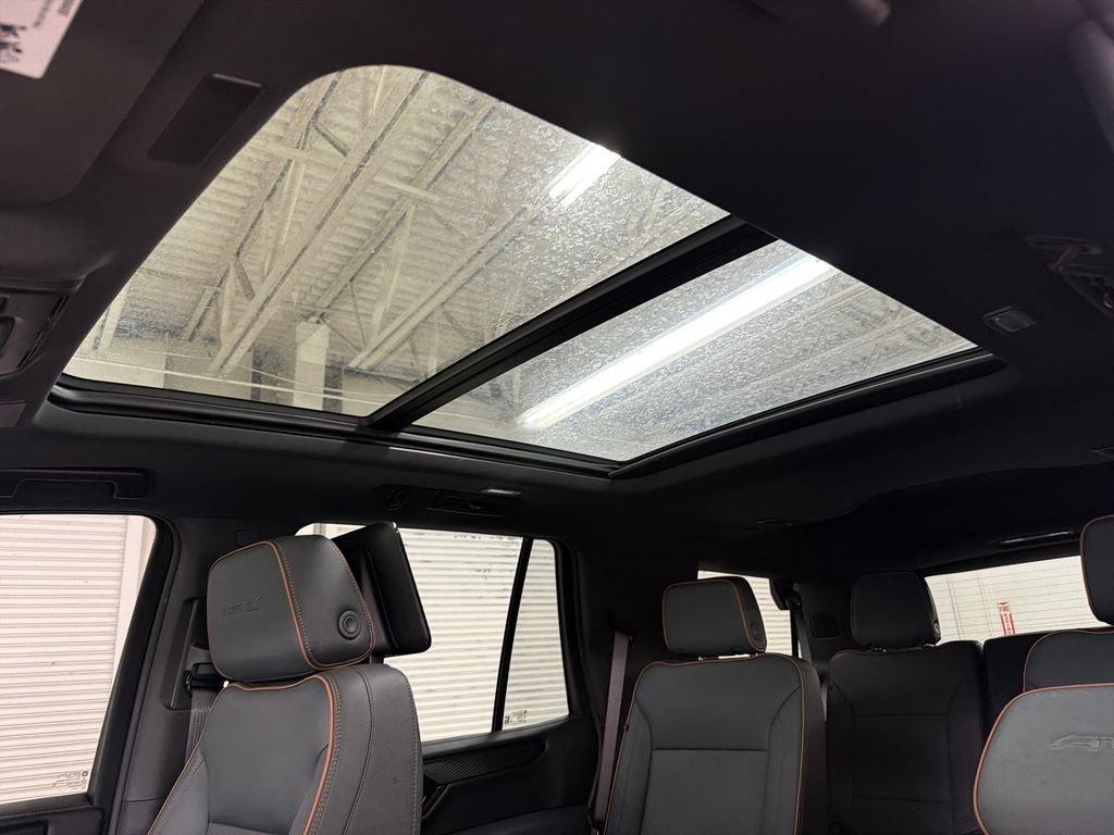 Used 2025 GMC Yukon AT4 w/ AT4 Premium Plus Package AWD/4WD image 10