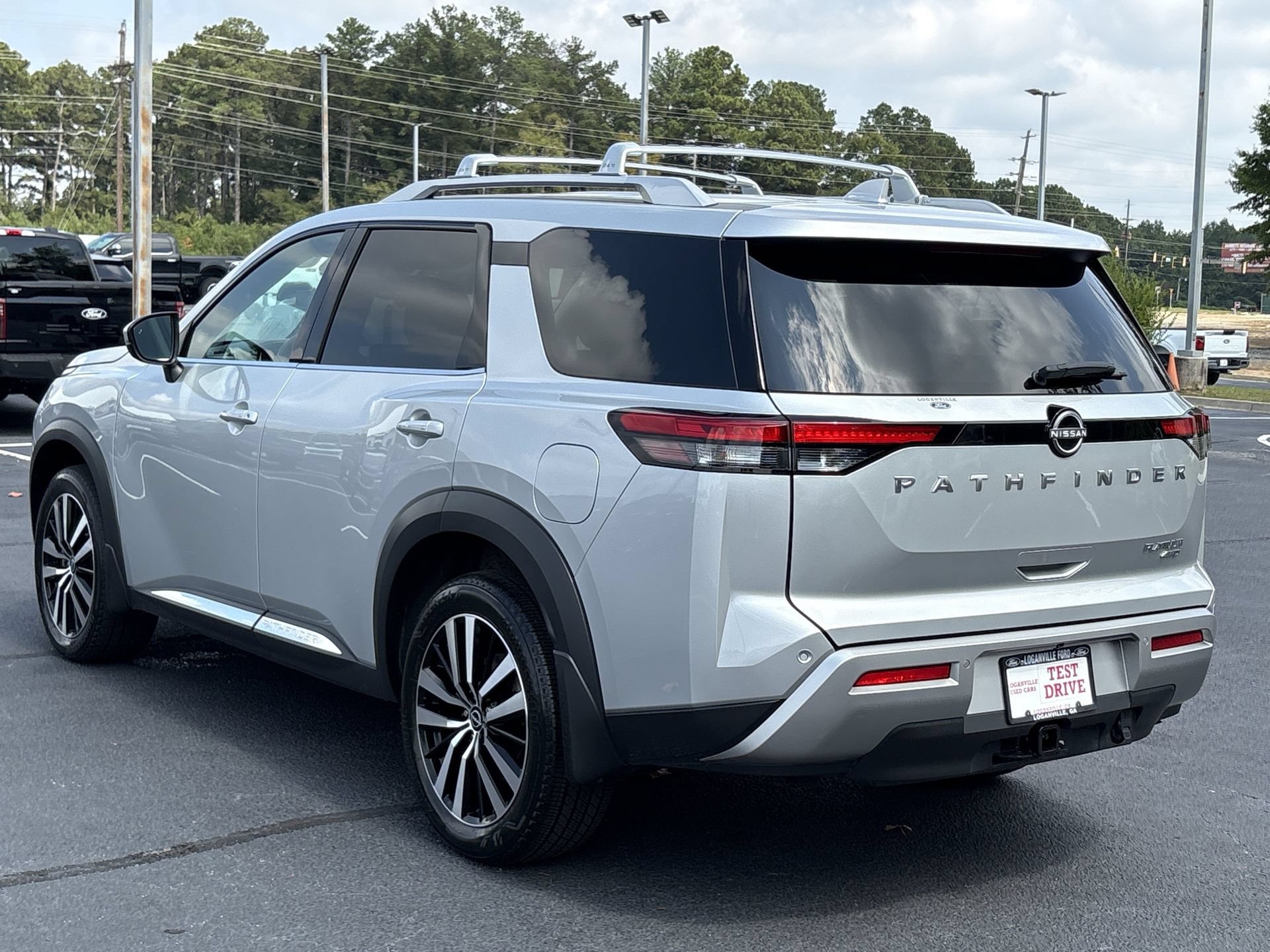 Used 2025 Nissan Pathfinder Platinum w/ Cargo Package AWD/4WD image 22