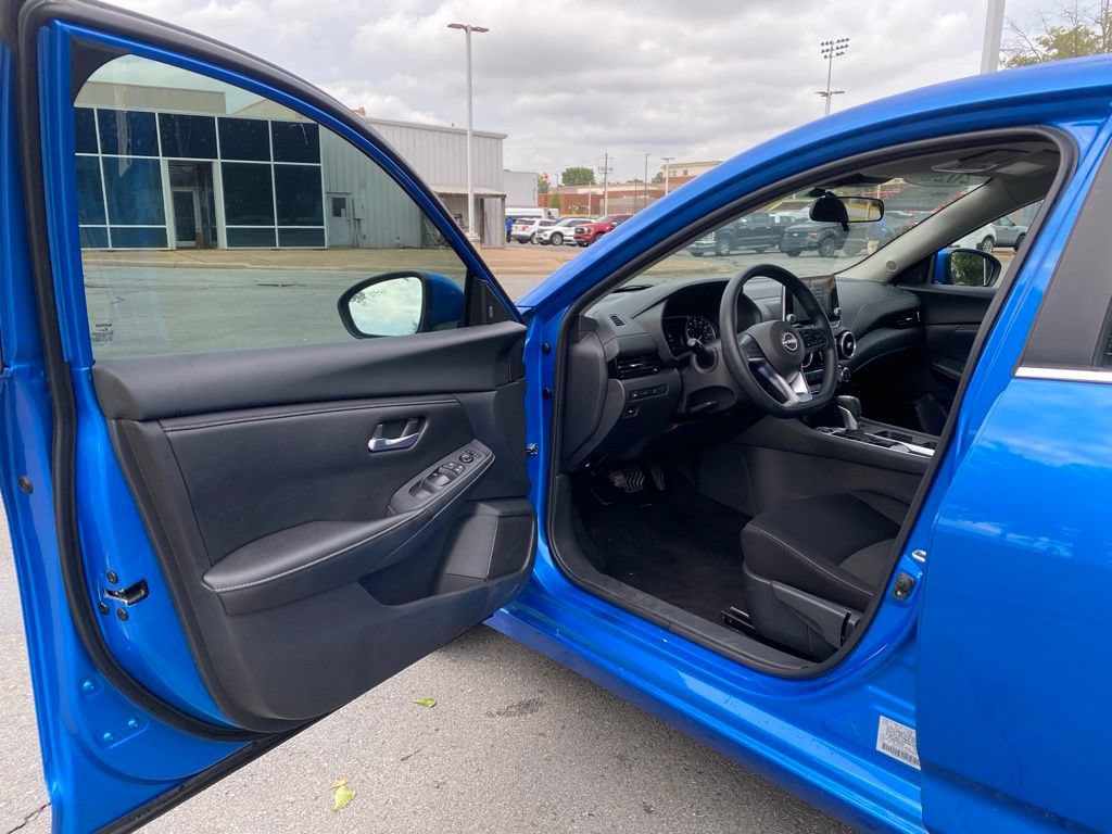 Used 2025 Nissan Sentra SV FWD image 10