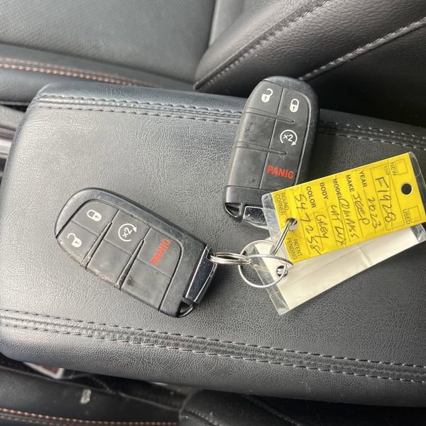 Used 2023 Jeep Compass Latitude image 37