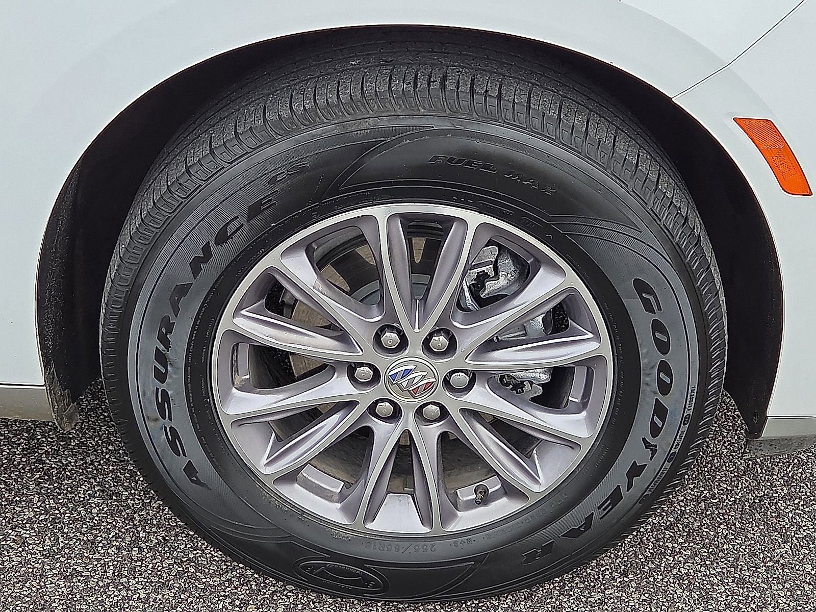 Used 2024 Buick Enclave Essence image 7