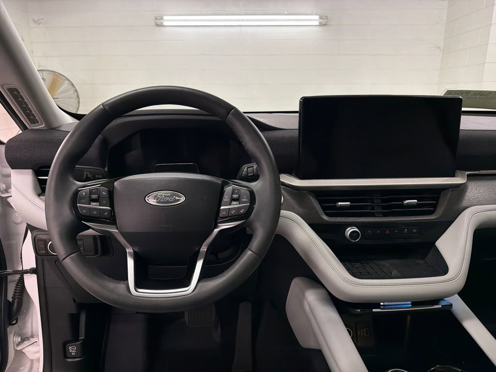 Certified 2025 Ford Explorer Platinum w/ Ultimate Package AWD/4WD image 9