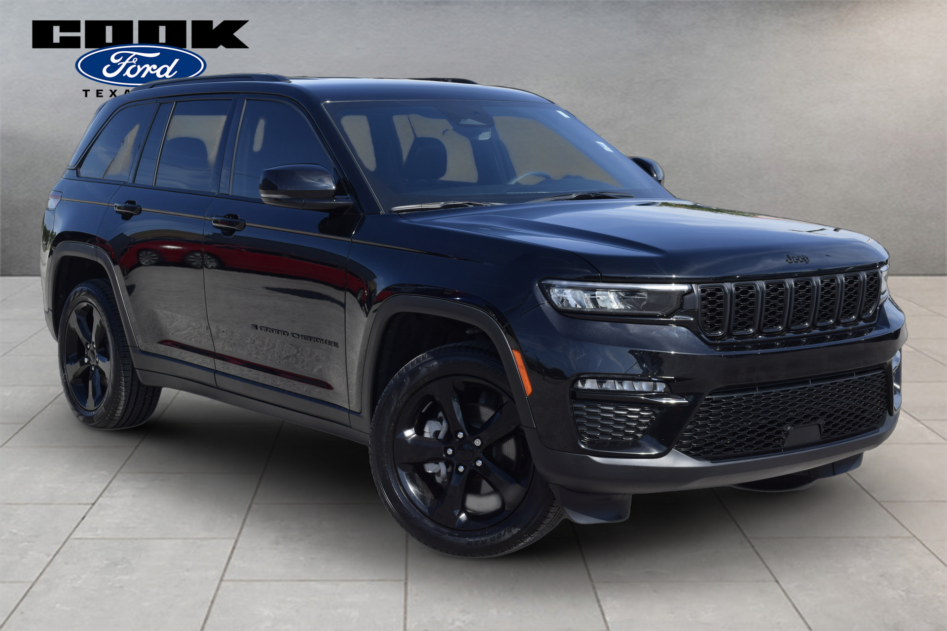 Used 2025 Jeep Grand Cherokee Limited w/ Black Appearance Package AWD/4WD image 3