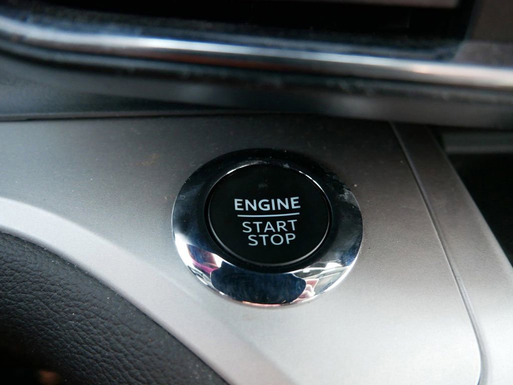 Certified 2022 Ford Explorer XLT w/ Equipment Group 202A image 23