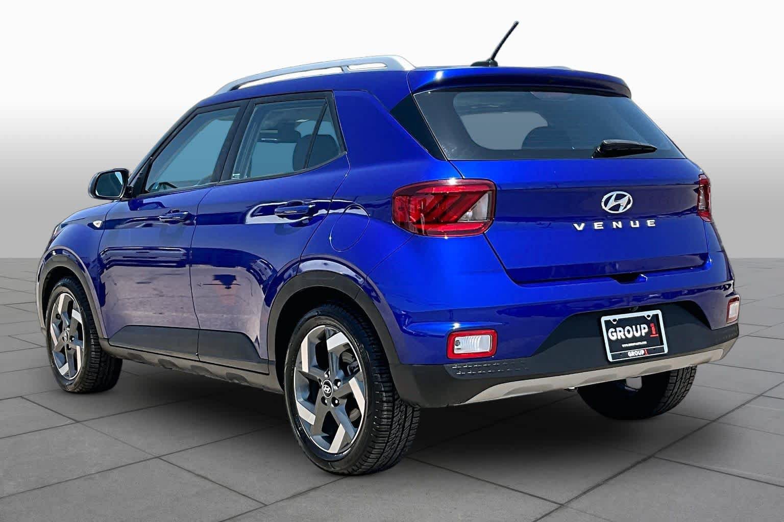Used 2024 Hyundai Venue SEL FWD image 11
