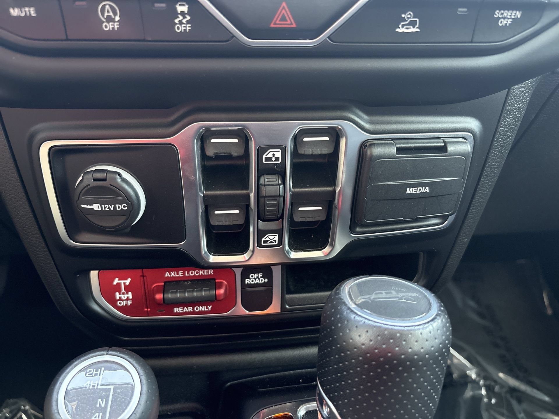Used 2023 Jeep Gladiator Mojave w/ LED Lighting Group AWD/4WD image 7