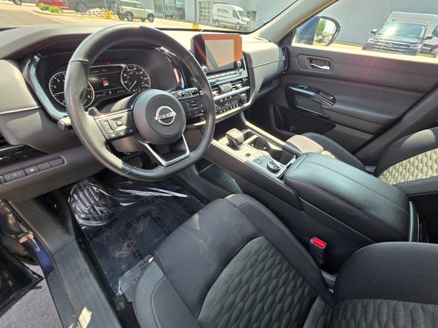 Used 2022 Nissan Pathfinder SV AWD/4WD image 17