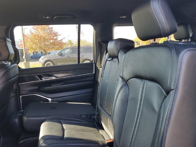 Used 2024 Jeep Wagoneer Series II AWD/4WD image 27