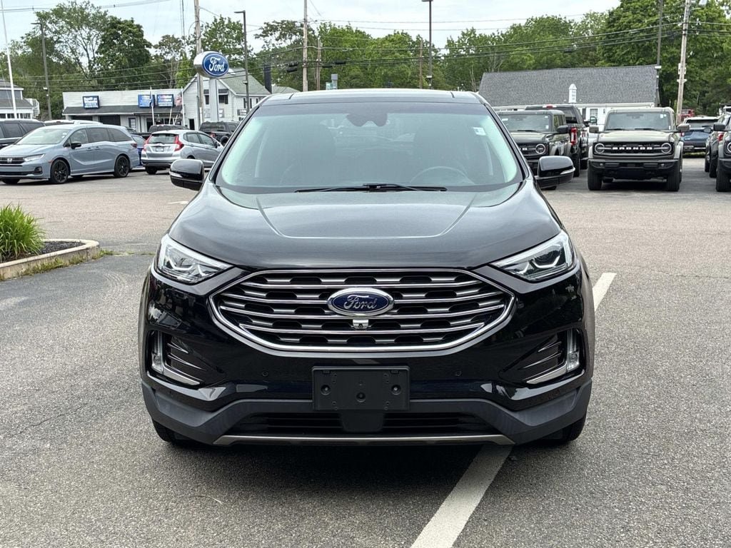 Certified 2019 Ford Edge Titanium w/ Equipment Group 301A AWD/4WD image 2