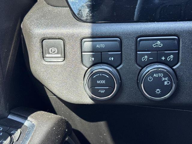 Used 2022 Chevrolet Silverado 1500 LT AWD/4WD image 20