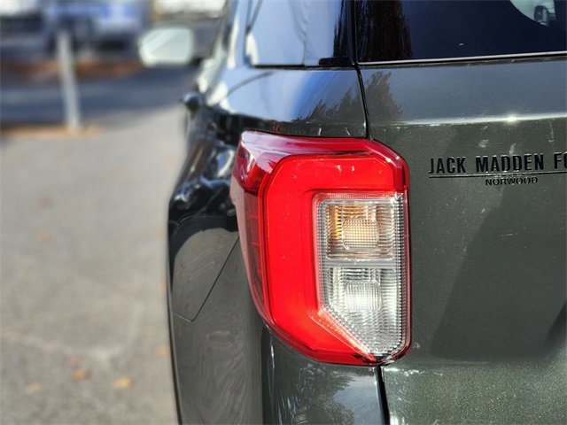 Certified 2022 Ford Explorer XLT w/ Equipment Group 202A image 9