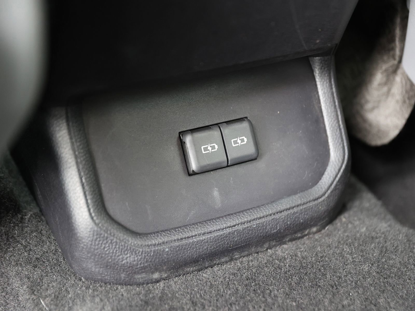 Used 2023 Toyota Highlander XLE AWD/4WD image 24