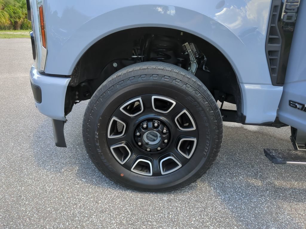 Certified 2025 Ford F250 Platinum w/ FX4 Off-Road Package AWD/4WD image 35