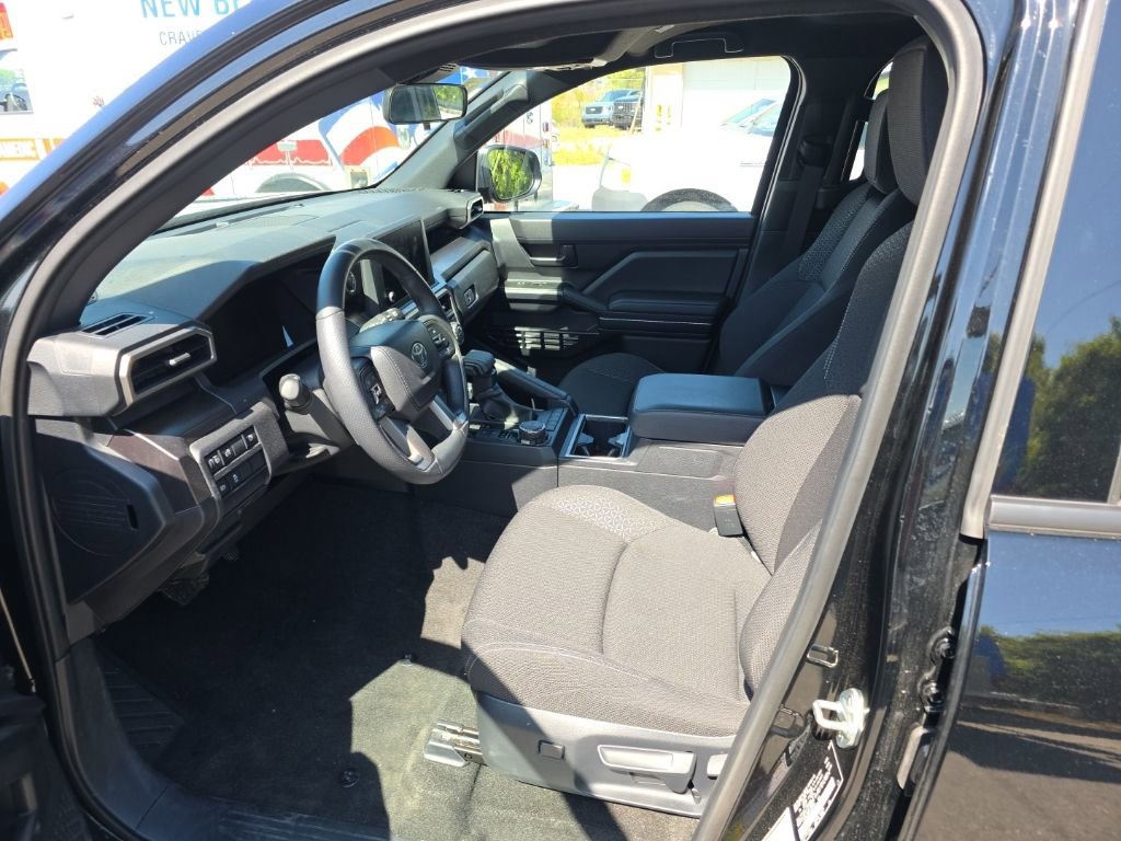 Used 2025 Toyota 4Runner SR5 AWD/4WD image 3