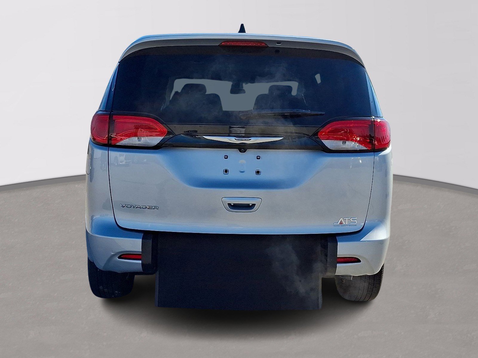 Used 2022 Chrysler Voyager LX image 5