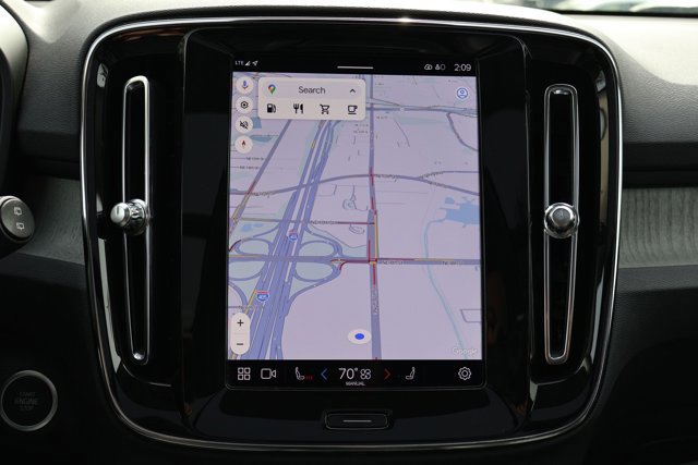 Used 2025 Volvo XC40 B5 Plus image 14