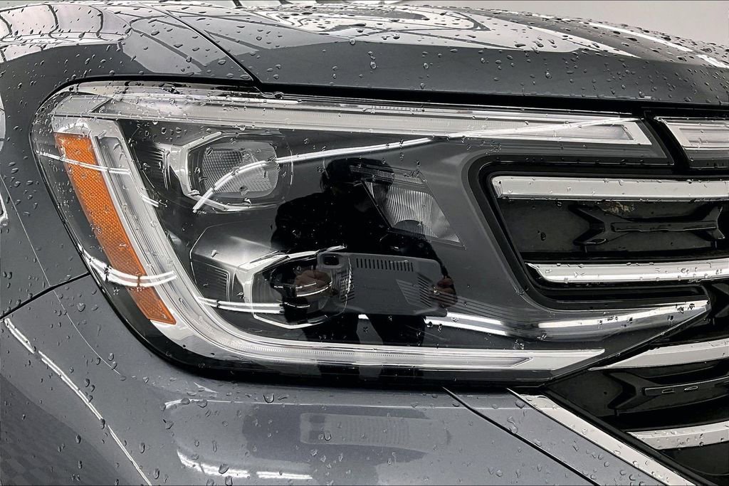 Used 2025 Volkswagen Atlas SE FWD image 30
