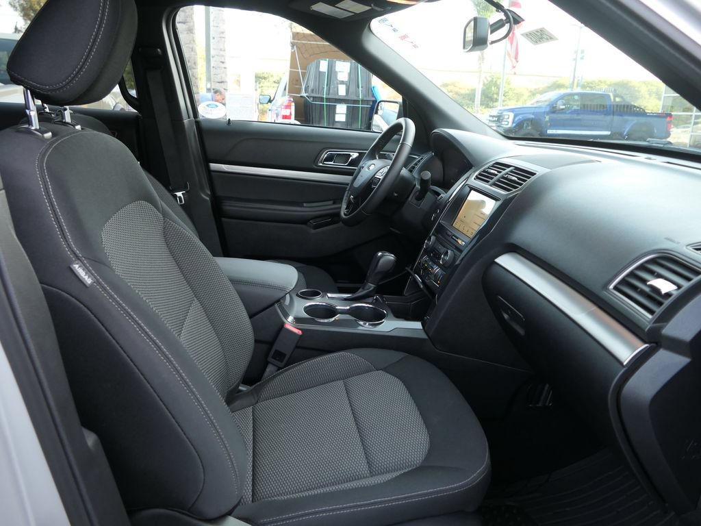 Certified 2018 Ford Explorer XLT w/ Equipment Group 201A FWD image 29