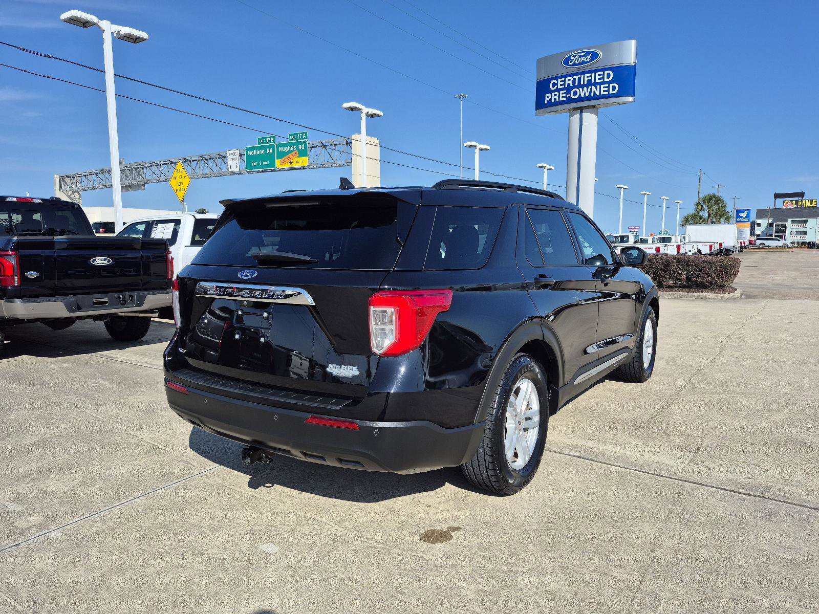 Certified 2022 Ford Explorer XLT RWD image 14
