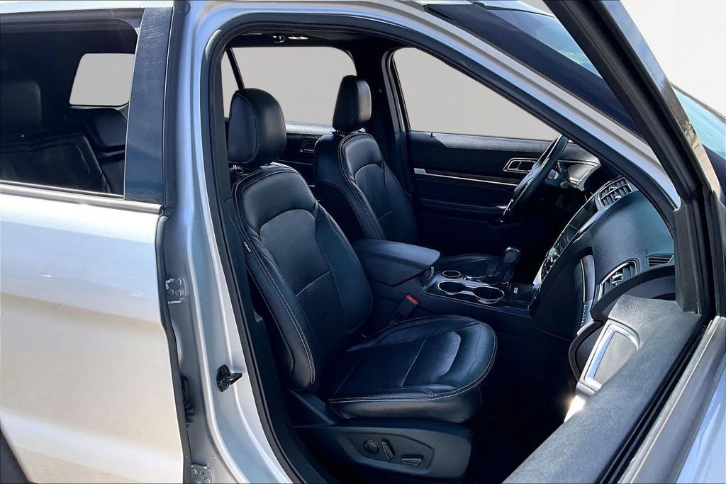 Certified 2019 Ford Explorer Limited w/ Class III Trailer Tow Package image 9