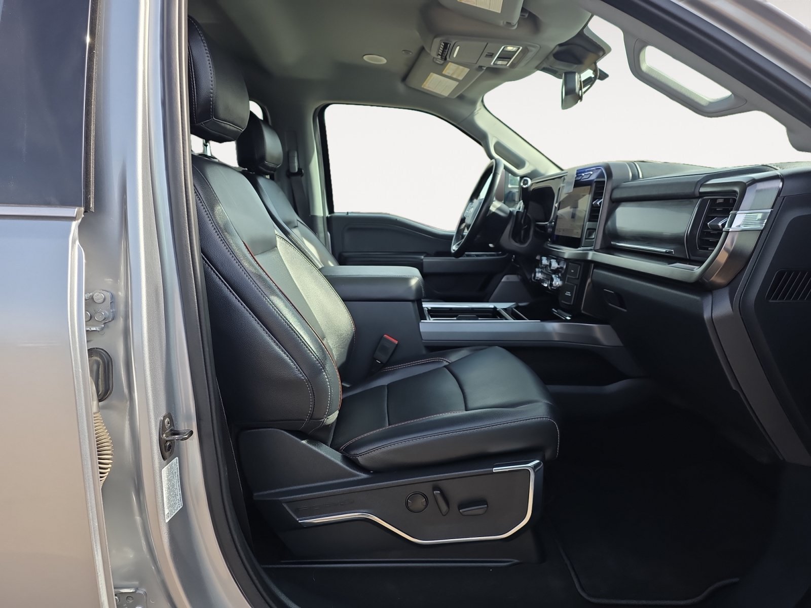 Certified 2024 Ford F450 Lariat w/ Lariat Ultimate Package AWD/4WD image 11